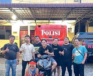 Pelaku curanmor, Rey dan barang bukti diapit Kanit Jatanras IPDA Revanto Barasa SH dan tim