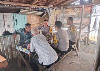 Piket Bhabinkamtibmas AIPDA Mitra Bangun, BRIPKA Nurdiansyah dan BRIPKA Sunandar sambangi warga Jalan Sibatu batu Blok III