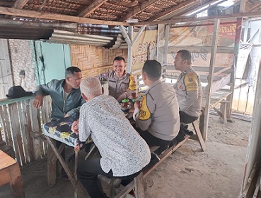 Piket Bhabinkamtibmas AIPDA Mitra Bangun, BRIPKA Nurdiansyah dan BRIPKA Sunandar sambangi warga Jalan Sibatu batu Blok III