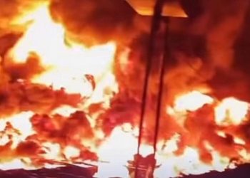 Pabrik Swallow di Jalan Yos Sudarso, Tanjung Mulia, Kecamatan Medan Deli, terbakar