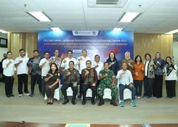 Asisten Perekonomian dan Pembangunan Zainal Siahaan SE MM dan Kanit II Ekonomi Sat Rekrim IPDA Martua Rajagukguk menyaksikan Peluncuran Laporan Perekonomian Indonesia (LPI) 2025 oleh Bank Indonesia (BI).