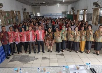 Ketua TP PKK Kota Pematangsiantar yang juga Ketua Penyelenggara PAUD SAB Kota Pematangsiantar Ny Liswati Wesly Silalahi menghadiri acara Pembinaan bagi Kepala Satuan dan Guru PAUD SAB PKK Kota Pematangsiantar. 