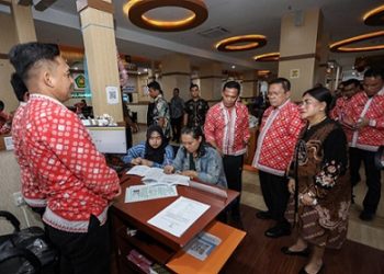 Wali Kota Pematangsiantar Wesly Silalahi SH MKn didampingi Ketua TP PKK Pematangsiantar Ny Liswati Wesly Silalahi meninjau Mall Pelayanan Publik (MPP) di Ramayana Lantai 3 Jalan Sutomo Kelurahan Pahlawan Kecamatan Siantar Timur