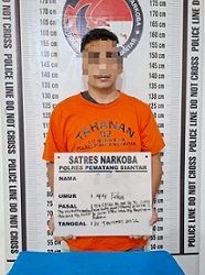 Tersangka RS dan barang bukti 