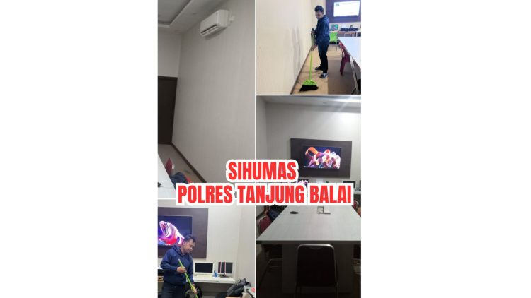 Sie Humas Polres Tanjungbalai saat bersihan ruangan