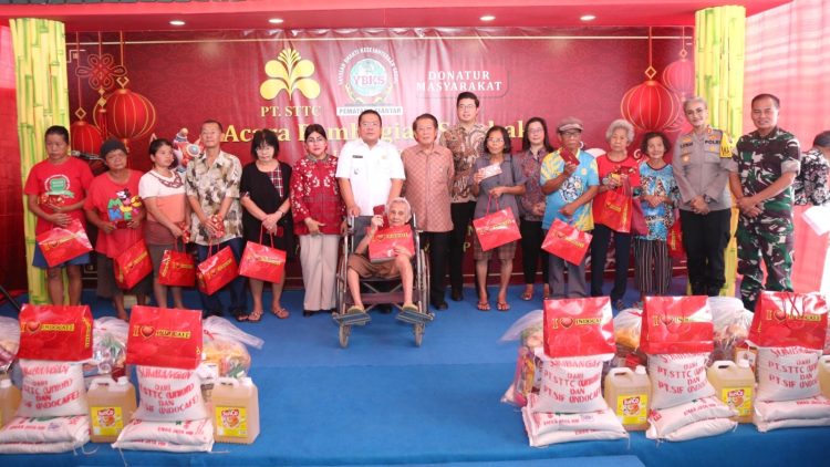 Wali Kota Pematangsiantar Wesly Silalahi SH MKn dan Kapolres Pematangsiantar AKBP Sah Udur T.M. Sitinjak SH. SIK. MH hadiri pemberian Bantuan Sosial kepada Warga Tionghoa Menyambut Tahun Baru Imlek 2026.