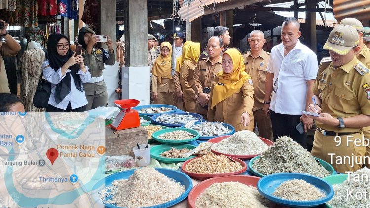Kasat Reskrim AKP Bram Candra, SH. MH bersama Forkopimda Sidak sejumlah Pasar tradisional dan distributor