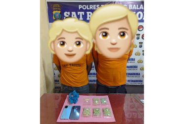 Kedua tersangka dan barang bukti
