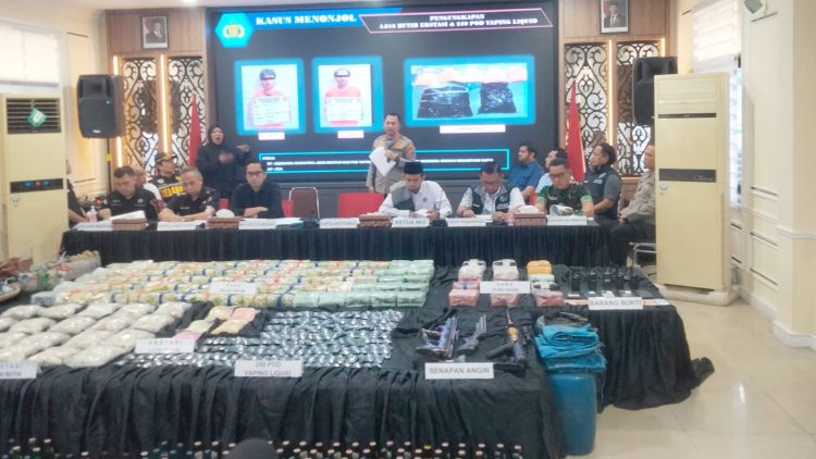 Kapolrestabes Medan, Kombes Pol Dr. Jean Calvijn Simanjuntak saat paparan 100 hari pemberantasan narkoba. (Foto Ist)