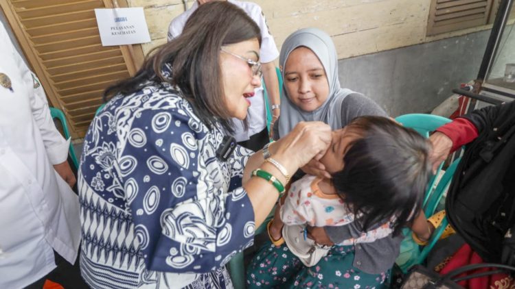 Ketua TP PKK Kota Pematangsiantar Ny Liswati Wesly Silalahi melakukan kunjungan ke Posyandu