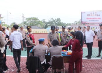 Tim Bid. Propam Polda Sumut saat test urine personil Polres Simalungun
