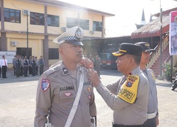 Wakapolres Pematangsiantar Kompol Budiono Saputro SH. MH Sematkan Tanda Pita Operasi Keselamatan Toba Tahun 2026