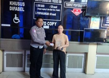 Sat Lantas Polres Tanjung Balai Hadirkan Program "Polisi Menyapa" di Satpas dan Samsat