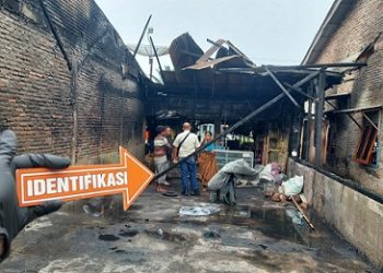 Tim Inafis Sat Reskrim Polres Simalungun bersama Polsek Tanah Jawa saat olah TKP