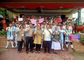 Kapolsek Siantar Marihat AKP Doni Simanjuntak SH menghadiri penutupan SMK BT Cup II