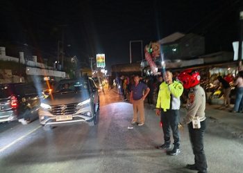 Personil Sat Lantas saat mengurai kemacetan di Simpang Sigagak