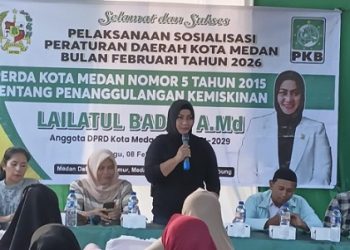 Anggota DPRD Kota Medan, Lailatul Badri saat Sosper No 5 Tahun 2015 tentang Penanggulangan Kemiskinan. (Foto Ist)