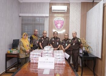 Tim Penyidik Kejati Sumut menerima pengembalian kerugian keuangan negara senilai Rp 13.185.197.899,60 dari PT Hutama Karya (Persero) dalam kasus dugaan tindak pidana korupsi pekerjaan konstruksi penataan Kawasan Waterfront City Pangururan dan Kawasan Tele. (Foto Ist)