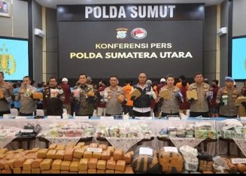 Kapolda Sumut, Irjen Pol Whisnu Hermawan Februanto konferensi pers pengungkapan dan pemusnahan narkoba bersama jajaran di Aula Tri Brata Polda Sumut (Foto Ist)