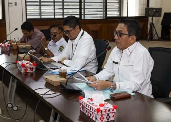 Wali Kota Pematangsiantar Wesly Silalahi SH MKn diwakili Asisten Perekonomian dan Pembangunan Zainal Siahaan SE MM mengikuti Focus Group Discussion (FGD) bersama Kepala Perwakilan Bank Indonesia (BI) Pematangsiantar Ahmadi Rahman, pedagang besar, dan distributor.