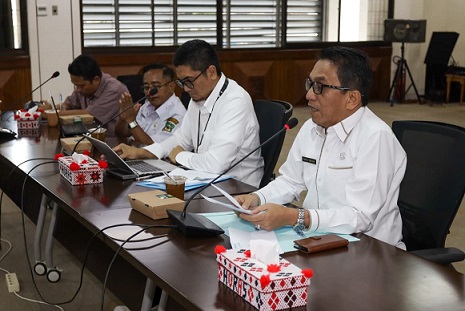 Wali Kota Pematangsiantar Wesly Silalahi SH MKn diwakili Asisten Perekonomian dan Pembangunan Zainal Siahaan SE MM mengikuti Focus Group Discussion (FGD) bersama Kepala Perwakilan Bank Indonesia (BI) Pematangsiantar Ahmadi Rahman, pedagang besar, dan distributor.