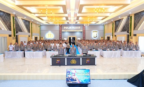 Kapolda Sumut Irjen Pol Whisnu Hermawan Februanto, dalam Rapat Pimpinan (Rapim) Polda Sumut Tahun 2026 yang digelar di Medan. (Foto Ist)