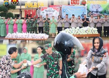 Kapolres Pematangsiantar AKBP Sah Udur T.M. Sitinjak SH. SIK. MH bersama Dandim 0207/Simalungun (SML) LETKOL Inf. Gede Agus Dian Pringgana S.Sos., M.M.A.S. M.Han berbagi takjil kepada masyarakat menjelang berbuka puasa tepat didepan Mako Polres Pematangsiantar