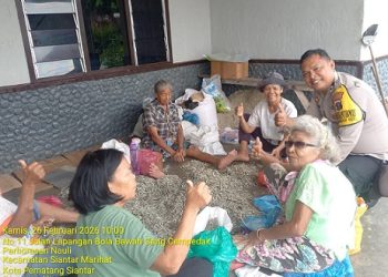 Bhabinkamtibmas Kelurahan Parhorasan Nauli melaksanakan sambang kamtibmas kepada warga Jalan Mangga