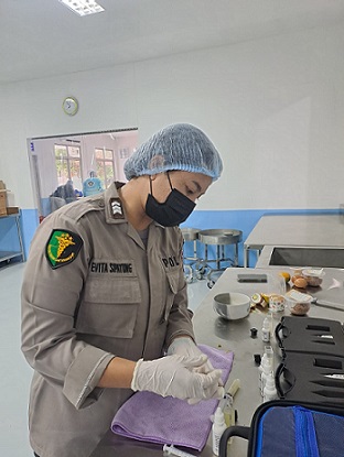 Tim Dokkes Polres Pematangsiantar Laksanakan Safety Food di SPPG 2 YKB Kompleks Mako Kompi B Satuan Brimob Polda Sumut