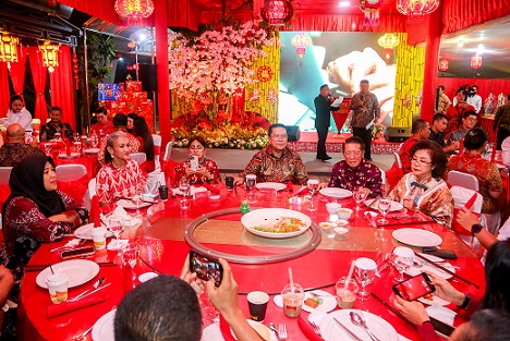 Wali Kota Pematangsiantar Wesly Silalahi SH MKn bersama Ketua TP PKK Ny Liswati Wesly Silalahi, Kapolres Pematangsiantar AKBP Sah Udur T.M. Sitinjak SH. SIK. MH dn Forkopimda hadiri acara Ramah Tamah dan Gala Dinner Tahun Baru Imlek 2026 di kediaman Presiden Direktur PT STTC Jalan Sutomo Pematangsiantar