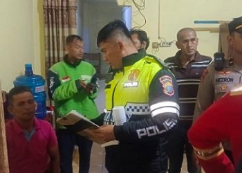 personil piket Pamapta dan Unit Gakkum Satuan Lalu lintas (Sat Lantas) respon cepat melakukan pengecekan TKP Laporan Laka Lantas di jalan Medan Km 3,5