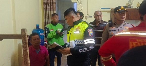 personil piket Pamapta dan Unit Gakkum Satuan Lalu lintas (Sat Lantas) respon cepat melakukan pengecekan TKP Laporan Laka Lantas di jalan Medan Km 3,5
