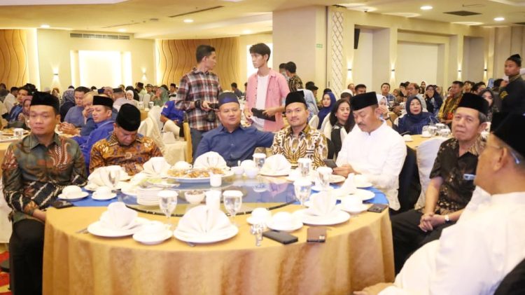Wali Kota Tanjungbalai Mahyaruddin Salim menghadiri acara buka puasa bersama DPD Partai Demokrat Sumut