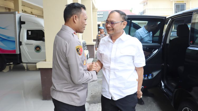 Kapolres Tanjungbalai, AKBP Welman Feri, S.I.K. M.K sambut kedatangan Tim II Itwasda Polda Sumut dipimpin Kombes Pol Budi Pardamean Saragih, S.I.K. M.H