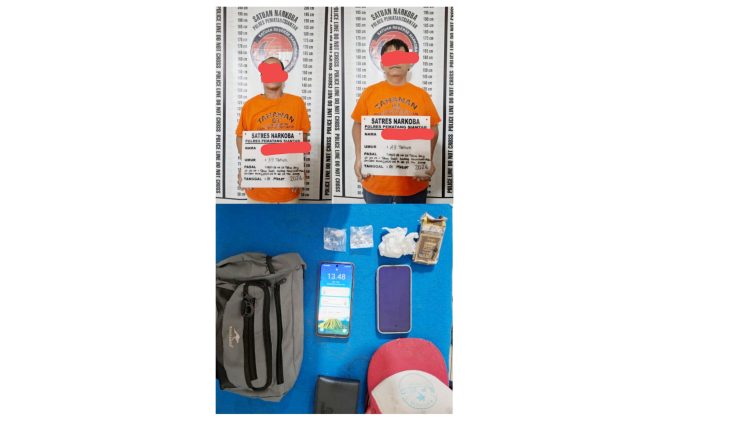 Kedua tersangka NS dan RBPP beserta barang bukti diruangan Sat Resnarkoba Polres Pematangsianțar