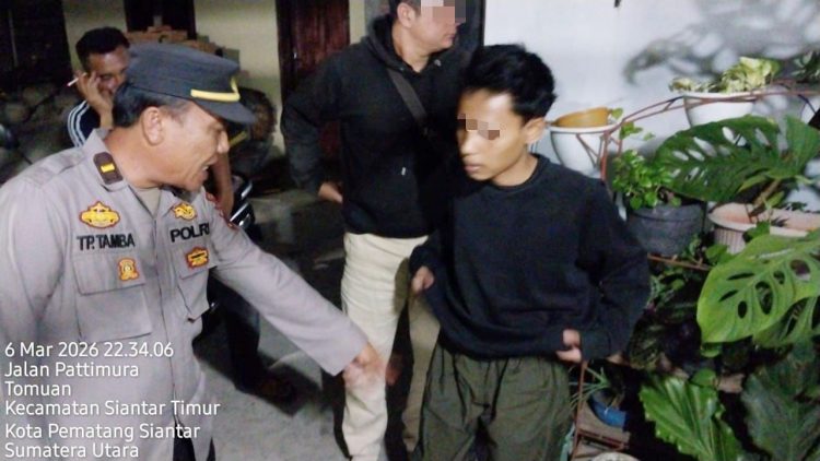Personil piket Polsek Siantar Timur dipimpin Pawas Kanit Samapta IPDA Todo P. Tamba saat amankan IHN