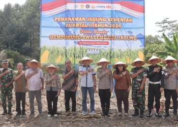 Kapolres Pematangsiantar AKBP Sah Udur T.M. Sitinjak SH. SIK. MH bersama Forkopimda Kota Pematangsiantar melaksanakan penanaman jagung serentak kuartal I tahun 2026