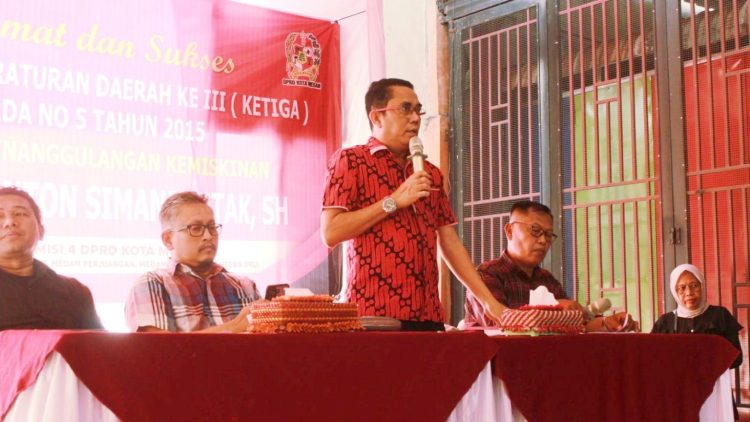 Ketua Komisi 4 DPRD Medan Paul Mei Anton Simanjuntak SH ketika menggelar sosialisasi perda (Sosper) ke III Tahun 2026 produk hukum Pemko Medan Perda No 5 tahun 2015 tentang penanggulangan kemiskinan. (Foto Ist)