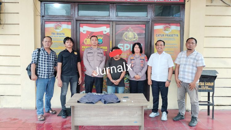 Tersangka SHS alias Sabar diapit Kapolsek Siantar Utara AKP Jahrona Sinaga SH bersama Kanit Reskrim IPDA Ricardo Rajagukguk S.Sos dan Tim Opsnal