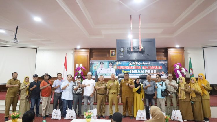 Wali Kota Tanjungbalai, Mahyaruddin Salim silahturahmi dengan Wartawan