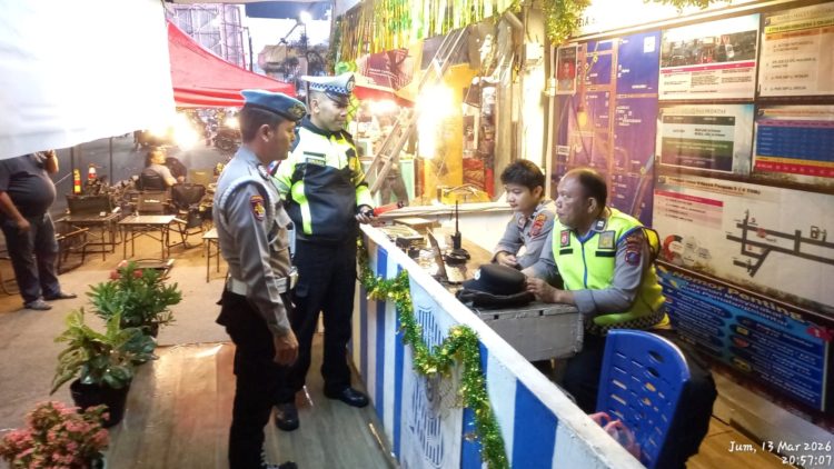 Sipropam Polres Pematangsiantar Cek Personil Pos Pam Ops Ketupat Toba 2026 Malam Hari
