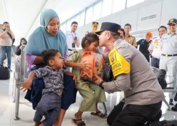 Wakapolda Sumut, Brigjen Pol Sonny Irawan meninjau langsung pelayanan di Stasiun Kereta Api Medan (Foto Ist)