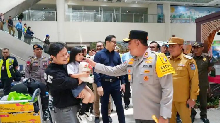 Kapolda Sumut Irjen Pol Whisnu Hermawan Februanto meninjau langsung kesiapan pengamanan dan pelayanan di Bandara Internasional Kualanamu (KNIA) (Foto Ist)