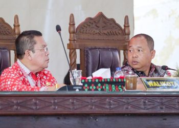 Wali Kota Pematangsiantar Wesly Silalahi SH MKn hadiri sidang Paripurna II DPRD Kota Pematangsiantar Tahun 2026, di Ruang Harungguan DPRD Kota Pematangsiantar