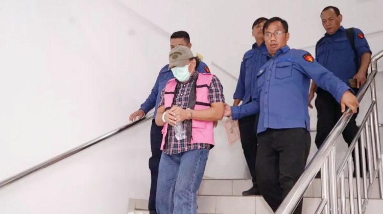 Tim penyidik Pidsus Kejati Sumut tahan RVL Kepala Kantor Syahbandar dan Otoritas Pelabuhan Belawan periode Oktober 2023 - Oktober 2024. (Foto Ist)