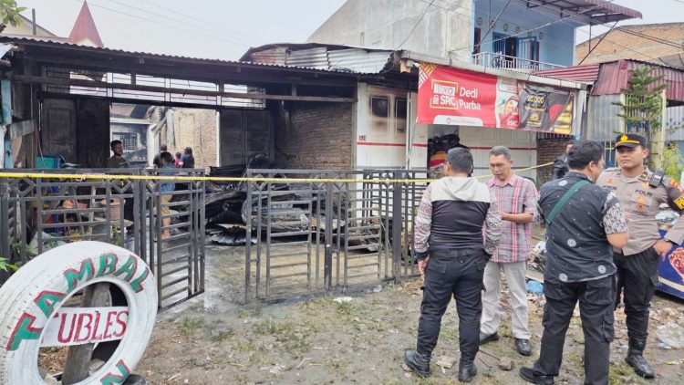 Personil Polres Pematangsiantar saat cek TKP