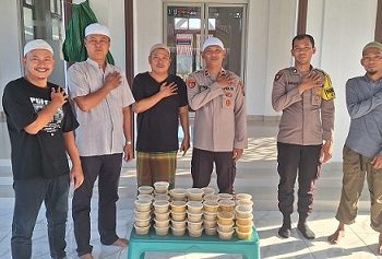 Polres Tanjungbalai Tebar Kebaikan Lewat Pembagian 100 Takjil ke Sejumlah Mesjid