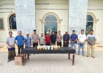 Polres Tanjungbalai Bagikan Takjil ke Sejumlah Mesjid