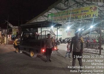 Bhabinkamtibmas AIPTU H.E. Pane dan AIPDA M. Nurday melaksanakan patroli dan monitoring memberikan rasa aman serta nyaman sholat Tarawih di sejumlah Mesjid