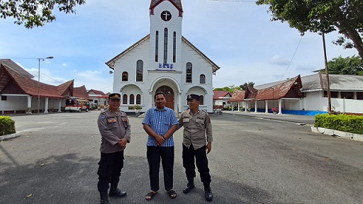 Sat Binmas Polres Pematangsiantar Patroli Sambang Kamtibas dan Silaturahmi kepada Tokoh Agama Kristen